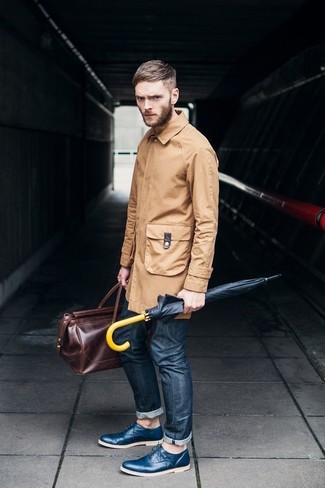 Men's Tan Trenchcoat, Navy Jeans, Blue Leather Oxford Shoes, Dark Brown Leather Holdall