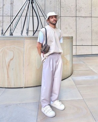 White Bucket Hat Outfits For Men: A beige tank and a white bucket hat are a wonderful combination to have in your daily off-duty wardrobe. Finishing off with beige leather sandals is an easy way to introduce a more relaxed aesthetic to your outfit.