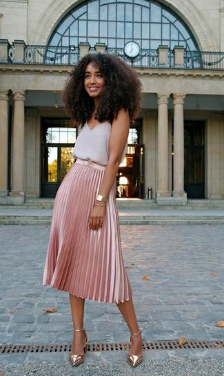 500+ Hot Weather Outfits For Women: This combination of a grey chiffon tank and a pink pleated midi skirt is very easy to put together and so comfortable to rock as well! To bring out a polished side of you, add gold leather pumps to the equation.