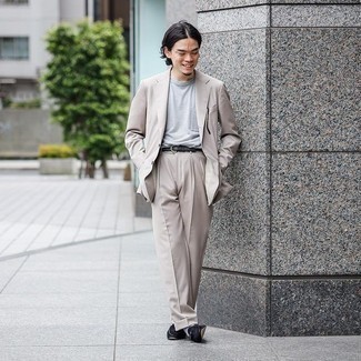 Beige Suit Outfits: 