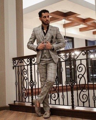 Grey Plaid Three Piece Suit Outfits: 