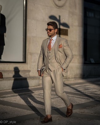 Beige Three Piece Suit Outfits: 