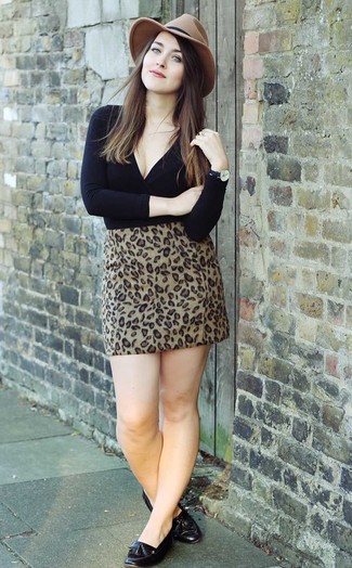 Brown Leopard Mini Skirt Outfits: 