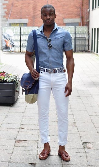 White and Navy Canvas Belt Outfits For Men: 