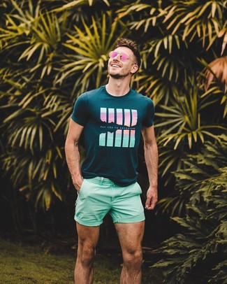 Dark Green Crew-neck T-shirt Outfits For Men: If you gravitate towards contemporary combinations, why not try teaming a dark green crew-neck t-shirt with mint shorts?
