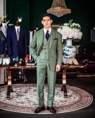 Teal Pocket Square Outfits: This laid-back combo of a green three piece suit and a teal pocket square is a winning option when you need to look sharp but have no time. For a modern hi-low mix, go for dark brown leather derby shoes.