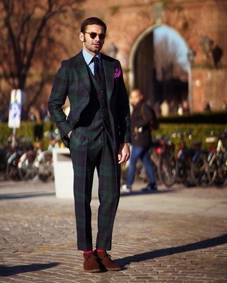 Purple Pocket Square Outfits: If you don't like getting too predictable with your ensembles, go for a navy plaid three piece suit and a purple pocket square. Complement this outfit with brown suede desert boots to effortlessly dial up the wow factor of any ensemble.