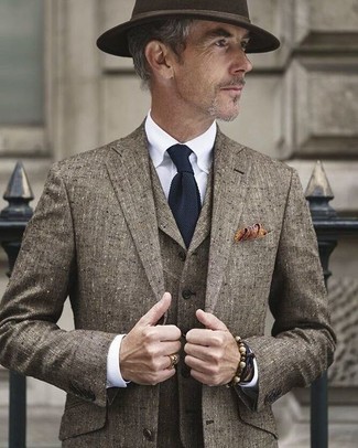 Brown Hat Outfits For Men: Dress in a brown three piece suit and a brown hat for a laid-back and fashionable ensemble.