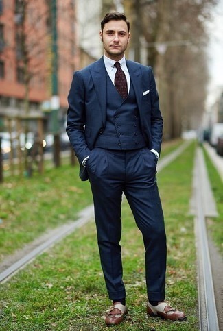 Red Geometric Tie Outfits For Men: Try pairing a navy three piece suit with a red geometric tie and you're guaranteed to make a sartorial statement. You could go down the casual route on the shoe front by wearing brown fringe leather loafers.