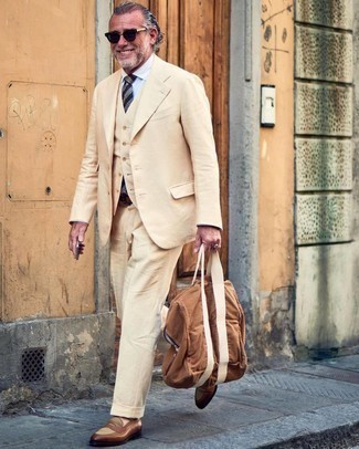 Tan Canvas Backpack Outfits For Men: If you're in search of an off-duty but also stylish outfit, pair a beige three piece suit with a tan canvas backpack. For a more sophisticated vibe, complement your outfit with brown leather loafers.