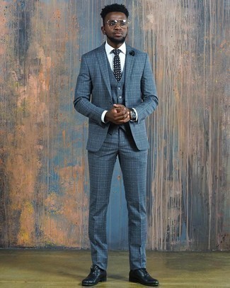 Navy Three Piece Suit Outfits: For a look that's polished and GQ-worthy, consider wearing a navy three piece suit and a white dress shirt. If you're clueless about how to finish, a pair of black leather oxford shoes is a savvy choice.