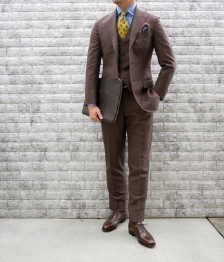 Orange Print Tie Outfits For Men: A brown three piece suit and an orange print tie are absolute mainstays if you're planning a smart closet that matches up to the highest menswear standards. Here's how to dial it down: dark brown leather oxford shoes.