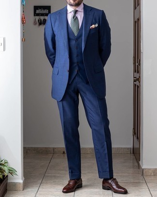 Black Socks Dressy Outfits For Men: Make a navy three piece suit and black socks your outfit choice to put together a seriously stylish and current off-duty outfit. Dark brown leather oxford shoes are guaranteed to bring a touch of elegance to your ensemble.