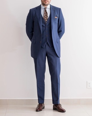 Multi colored Pocket Square Outfits: Extremely stylish and comfortable, this casual combination of a navy three piece suit and a multi colored pocket square provides amazing styling opportunities. If you wish to immediately step up your ensemble with shoes, complement this look with a pair of dark brown leather oxford shoes.
