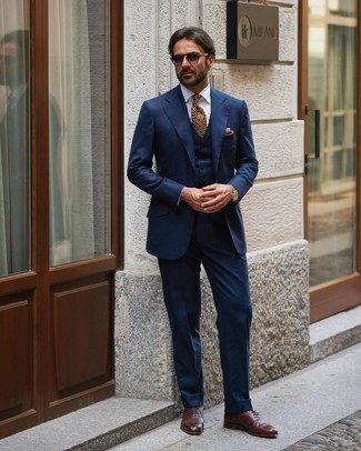 Gold Watch Outfits For Men: A navy three piece suit and a gold watch are the kind of a winning casual getup that you so awfully need when you have no extra time. If you need to easily ramp up your getup with a pair of shoes, why not add dark brown leather oxford shoes to the mix?