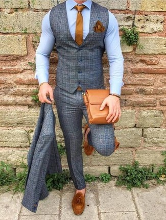 Charcoal Wool Three Piece Suit Outfits: Go for sophisticated style with a charcoal wool three piece suit and a light blue dress shirt. Take this ensemble in a more relaxed direction by sporting a pair of tobacco suede tassel loafers.