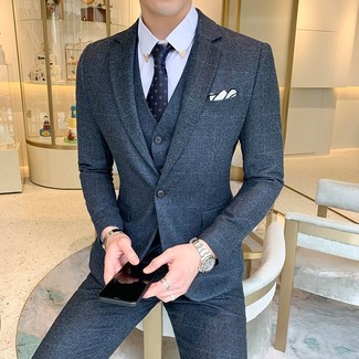 Navy Wool Suit Outfits: Solid proof that a navy wool suit and a light blue dress shirt look awesome when teamed together in a classy look for a modern gent.