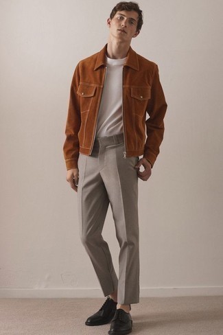 Brown Bomber Jacket Outfits For Men: This elegant pairing of a brown bomber jacket and brown dress pants is a favored choice among the sartorially superior gentlemen. A pair of black leather derby shoes integrates perfectly within a ton of combinations.
