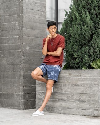 Tobacco Crew-neck T-shirt Outfits For Men: For a relaxed outfit, pair a tobacco crew-neck t-shirt with navy and white tie-dye sports shorts — these pieces fit nicely together. You know how to play it up: white canvas slip-on sneakers.