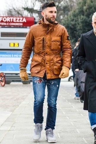 Tan Gloves Outfits For Men: Go for a tobacco field jacket and tan gloves for an easy-to-achieve ensemble. All you need now is a great pair of light blue athletic shoes.