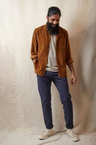 Rock a tobacco corduroy long sleeve shirt with navy chinos for a daily ensemble that's full of charisma and personality. A pair of beige canvas high top sneakers effortlessly steps up the cool of this ensemble.