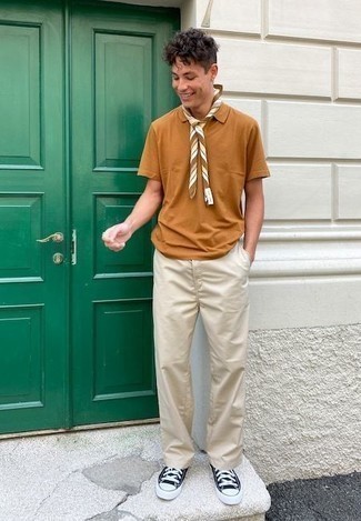 Beige Chinos Hot Weather Outfits: A tobacco polo and beige chinos are a smart look to have in your casual styling rotation. Throw in a pair of navy and white canvas low top sneakers for extra fashion points.