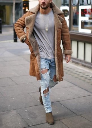 Brown Shearling Coat Outfits For Men: We're all seeking comfort when it comes to styling, and this street style combo of a brown shearling coat and light blue ripped skinny jeans is a practical illustration of that. Infuse this outfit with an air of refinement by rocking a pair of olive suede chelsea boots.