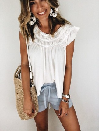 Light Blue Shorts Outfits For Women: 