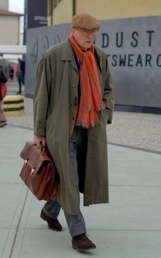 Briefcase Outfits: This off-duty combo of an olive trenchcoat and a briefcase is effortless, on-trend and super easy to recreate. And if you wish to easily step up your look with shoes, why not complete this getup with a pair of dark brown suede derby shoes?