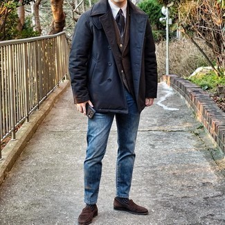 Navy Trenchcoat Outfits For Men: A navy trenchcoat and blue jeans are the perfect way to introduce some manly refinement into your day-to-day casual arsenal. For maximum fashion effect, complete this look with a pair of dark brown suede loafers.