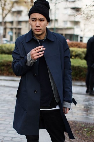 Navy Trenchcoat Outfits For Men: Perfect the effortlessly refined look in a navy trenchcoat and black jeans.