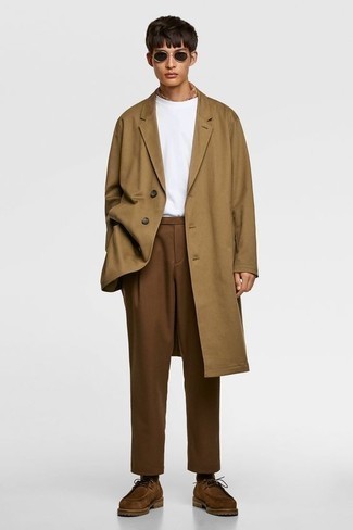 Beige Trenchcoat Outfits For Men: Putting together a beige trenchcoat with brown chinos is an on-point idea for a smart casual outfit. For an on-trend hi/low mix, complete this look with brown suede desert boots.