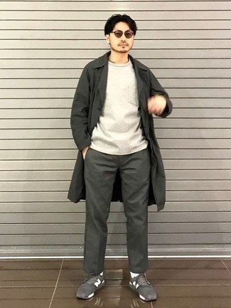 Grey Trenchcoat Outfits For Men: A grey trenchcoat and charcoal chinos are essential in any gentleman's versatile wardrobe. You could perhaps get a bit experimental in the footwear department and dial down your ensemble by rounding off with charcoal athletic shoes.