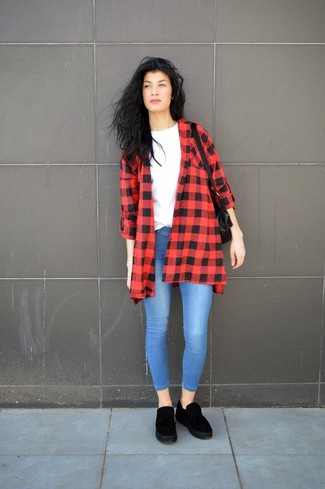 Black and White Suede Tassel Loafers Outfits For Women: A red gingham trenchcoat and blue skinny jeans are absolute staples if you're piecing together an off-duty closet that matches up to the highest style standards. If you need to instantly kick up your getup with footwear, throw in black and white suede tassel loafers.
