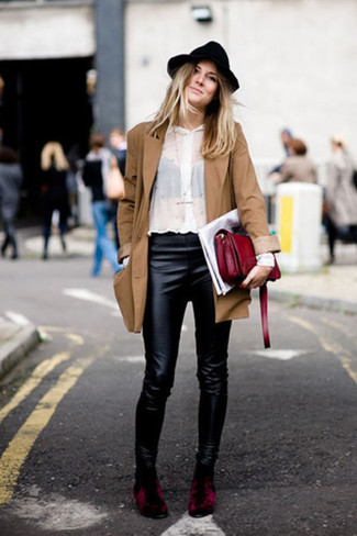 Black Leather Skinny Pants Outfits: A brown trenchcoat and black leather skinny pants paired together are a total eye candy for fashionistas who prefer refined styles. Burgundy velvet ankle boots will pull the whole thing together.