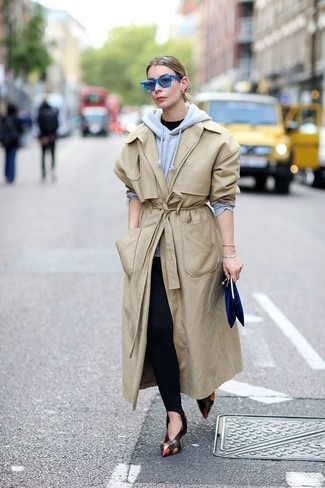 Blue Sunglasses Outfits For Women: A beige trenchcoat and blue sunglasses are great must-haves to have in your day-to-day casual fashion mix. Ramp up the formality of your outfit a bit by rocking a pair of dark brown leather pumps.