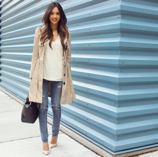 White Long Sleeve Blouse Outfits: Why not wear a white long sleeve blouse and blue ripped jeans? As well as totally comfortable, both items look stunning when combined together. Complete your ensemble with beige leather pumps to completely shake up the outfit.