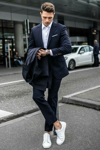 White Pocket Square Chill Weather Outfits: For an outfit that's pared-down but can be modified in a multitude of different ways, go for a charcoal trenchcoat and a white pocket square. The whole look comes together really well when you complete your ensemble with a pair of white leather low top sneakers.