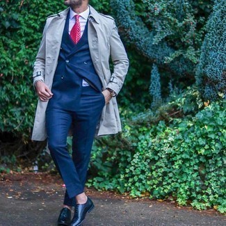 Navy Leather Oxford Shoes Outfits: This is undeniable proof that a grey trenchcoat and a navy suit look amazing when paired together in a sophisticated getup for today's gentleman. As for footwear, introduce a pair of navy leather oxford shoes to the equation.