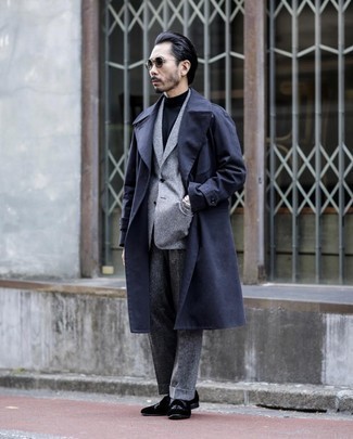 Navy Trenchcoat Outfits For Men: A navy trenchcoat and a grey suit are a really stylish combo for you to try. Black embroidered velvet loafers will give a more casual aesthetic to an otherwise mostly dressed-up outfit.