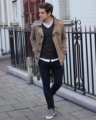 Grey Sweater Vest Outfits For Men: If you don't take fashion too seriously, go for laid-back and cool style in a grey sweater vest and navy skinny jeans. Rounding off with grey suede low top sneakers is a surefire way to infuse a sense of stylish nonchalance into this outfit.