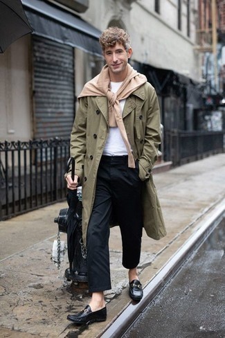 Olive Trenchcoat Outfits For Men: An olive trenchcoat and black chinos are essential in any modern gent's classic and casual wardrobe. Complete your outfit with black leather loafers to instantly rev up the fashion factor of your ensemble.