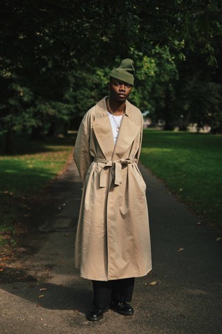 Tan Trenchcoat Outfits For Men: Teaming a tan trenchcoat and black chinos is a surefire way to infuse your daily fashion mix with some rugged elegance. Go ahead and introduce a pair of black leather derby shoes to the mix for an extra dose of refinement.