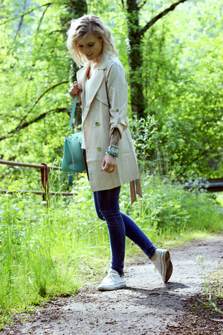 Women's Beige Trenchcoat, White Tank, Navy Skinny Jeans, White Canvas Low Top Sneakers