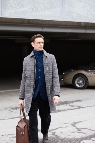 Brown Leather Holdall Outfits For Men After 40: 