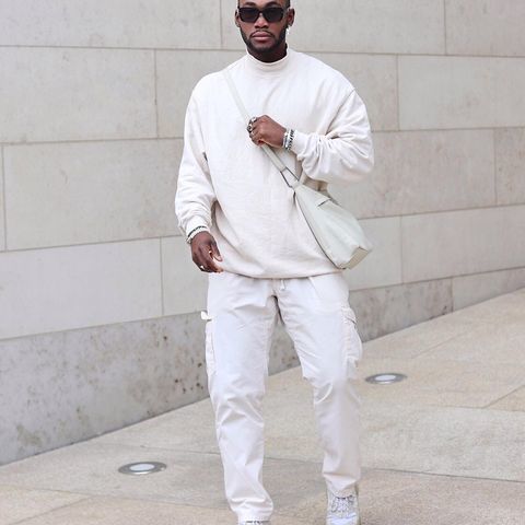 Men'S White Turtleneck, White Cargo Pants, White Canvas Low Top Sneakers,  White Canvas Messenger Bag | Lookastic