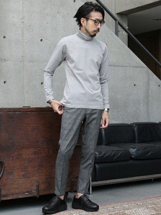Black Chunky Leather Derby Shoes Outfits: This combination of a grey turtleneck and grey chinos is super easy to pull together and so comfortable to rock all day long as well! Get a bit experimental on the shoe front and smarten up this ensemble by rounding off with black chunky leather derby shoes.