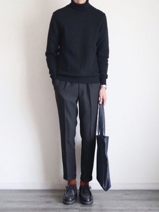 Men's Black Turtleneck, Charcoal Chinos, Black Leather Desert Boots, Charcoal Canvas Tote Bag