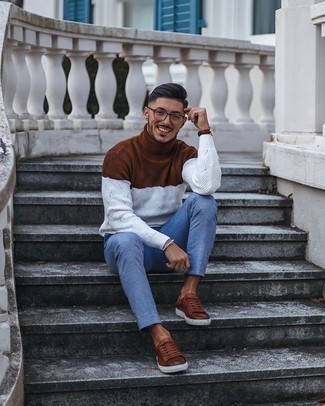 Aquamarine Chinos Outfits: Who said you can't make a stylish statement with a casual getup? You can do that efforlessly in a white and brown turtleneck and aquamarine chinos. Rounding off with brown leather low top sneakers is a surefire way to bring a dose of stylish casualness to this ensemble.