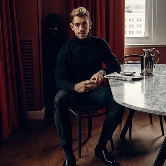Navy Turtleneck Outfits For Men: If you love classic pairings, then you'll like this combo of a navy turtleneck and charcoal wool chinos. Let your styling savvy truly shine by finishing off this look with black leather tassel loafers.